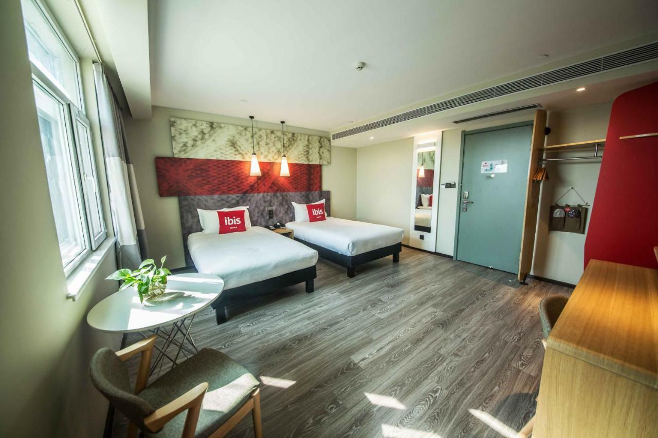 Ibis Urumqi Weixing Square Hotel Bagian luar foto
