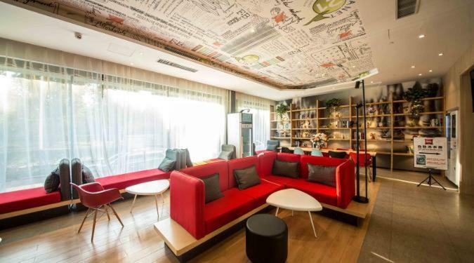 Ibis Urumqi Weixing Square Hotel Bagian luar foto