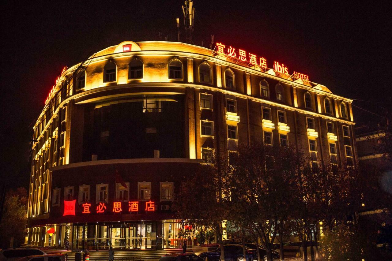 Ibis Urumqi Weixing Square Hotel Bagian luar foto